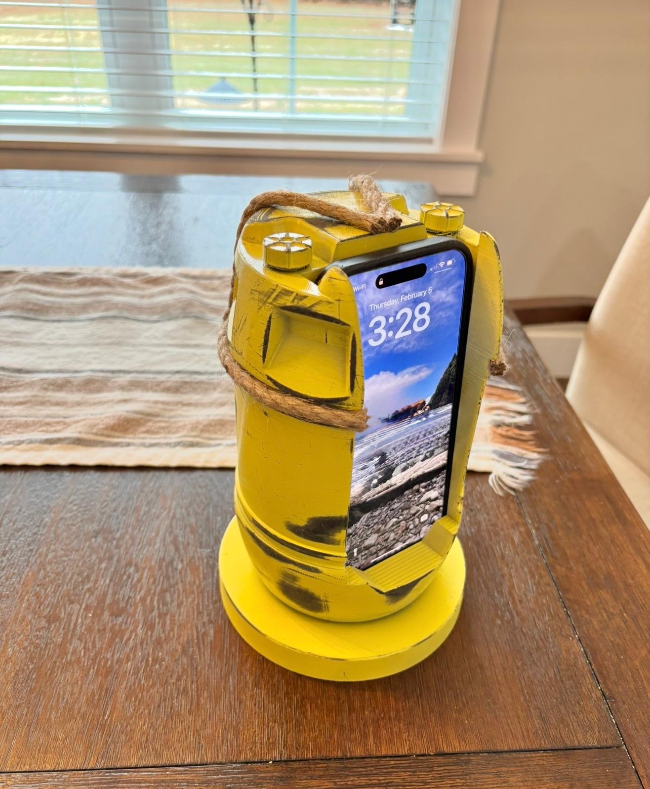 JAWS inspired yellow barrel smartphone charging dock