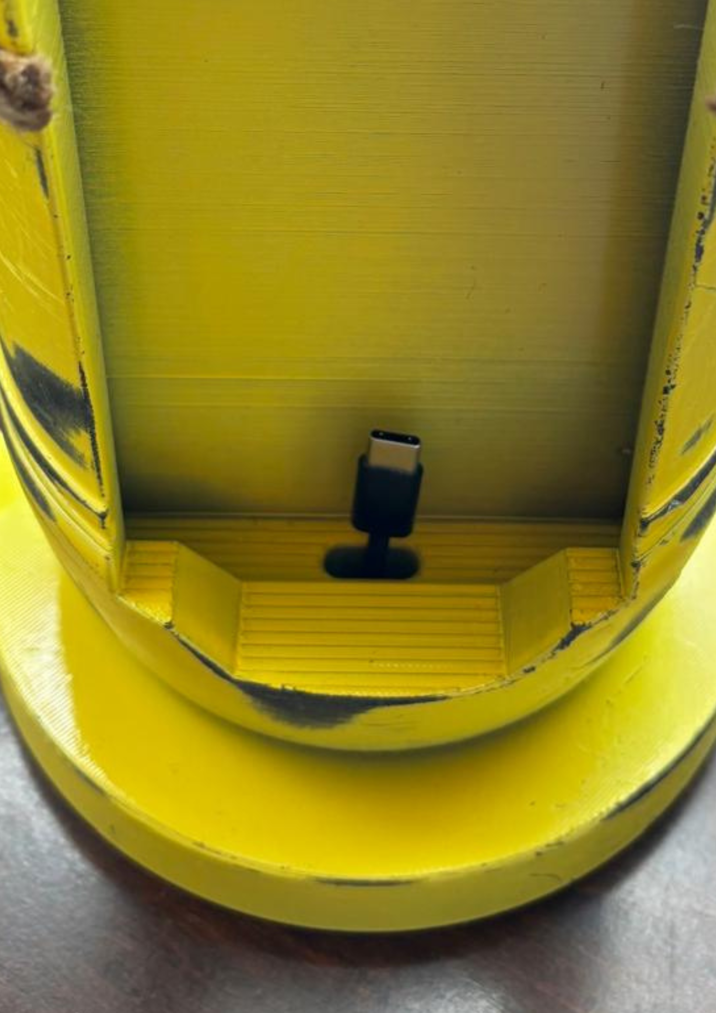JAWS inspired yellow barrel smartphone charging dock
